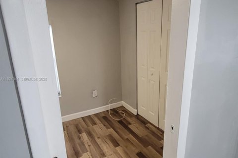 Снять в аренду коммерческую недвижимость в Майами, Флорида 1 спальня, 41.81м2, № 1982374 - фото 26