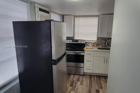 Снять в аренду коммерческую недвижимость в Майами, Флорида 1 спальня, 41.81м2, № 1982374 - фото 28