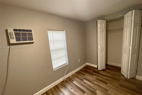 Снять в аренду коммерческую недвижимость в Майами, Флорида 1 спальня, 41.81м2, № 1982374 - фото 10