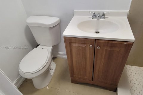 Снять в аренду коммерческую недвижимость в Майами, Флорида 1 спальня, 41.81м2, № 1982374 - фото 13