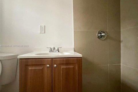 Снять в аренду коммерческую недвижимость в Майами, Флорида 1 спальня, 41.81м2, № 1982374 - фото 9