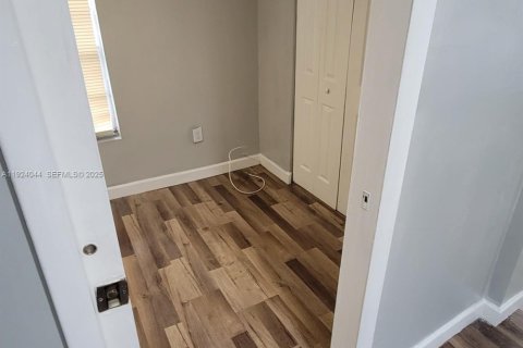 Снять в аренду коммерческую недвижимость в Майами, Флорида 1 спальня, 41.81м2, № 1982374 - фото 21