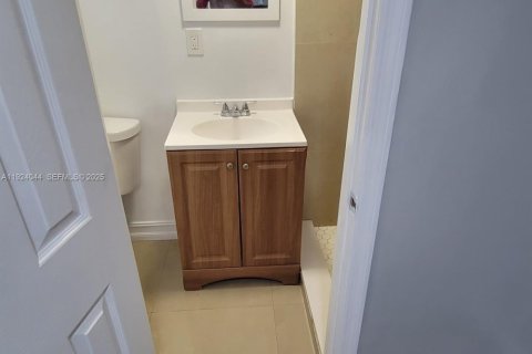 Снять в аренду коммерческую недвижимость в Майами, Флорида 1 спальня, 41.81м2, № 1982374 - фото 19