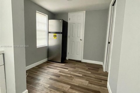 Снять в аренду коммерческую недвижимость в Майами, Флорида 1 спальня, 41.81м2, № 1982374 - фото 6