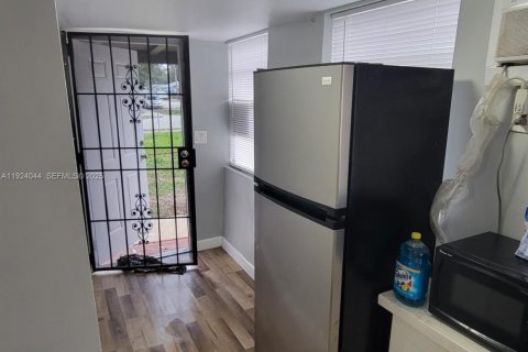 Снять в аренду коммерческую недвижимость в Майами, Флорида 1 спальня, 41.81м2, № 1982374 - фото 27