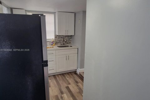 Снять в аренду коммерческую недвижимость в Майами, Флорида 1 спальня, 41.81м2, № 1982374 - фото 30