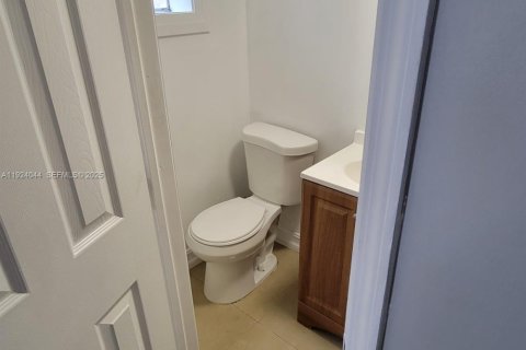 Снять в аренду коммерческую недвижимость в Майами, Флорида 1 спальня, 41.81м2, № 1982374 - фото 20