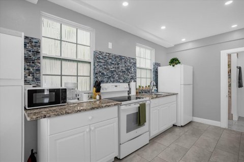 Immobilier commercial à vendre à Clearwater, Floride: 5 chambres, 253.07 m2 № 2128706 - photo 28