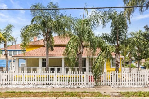 Immobilier commercial à vendre à Clearwater, Floride: 5 chambres, 253.07 m2 № 2128706 - photo 2