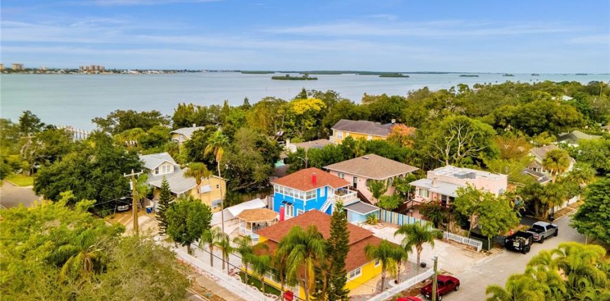 Immobilier commercial à Clearwater, Floride 5 chambres, 253.07 m2 № 2128706