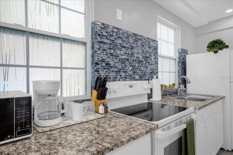 Immobilier commercial à vendre à Clearwater, Floride: 5 chambres, 253.07 m2 № 2128706 - photo 30