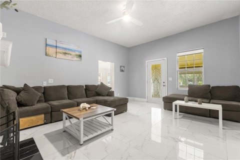 Immobilier commercial à vendre à Clearwater, Floride: 5 chambres, 253.07 m2 № 2128706 - photo 3