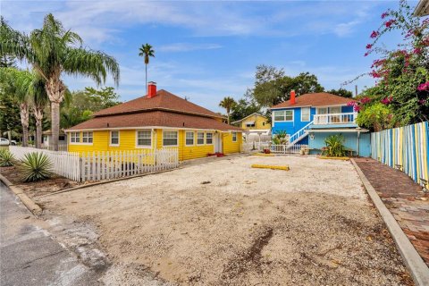 Immobilier commercial à vendre à Clearwater, Floride: 5 chambres, 253.07 m2 № 2128706 - photo 25
