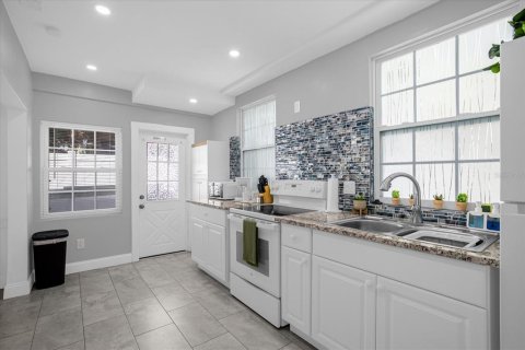 Immobilier commercial à vendre à Clearwater, Floride: 5 chambres, 253.07 m2 № 2128706 - photo 27
