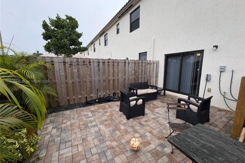 Townhouse in Homestead, Florida 3 bedrooms, 123.37 sq.m. № 1936637 - photo 26