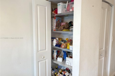 Townhouse in Homestead, Florida 3 bedrooms, 123.37 sq.m. № 1936637 - photo 8