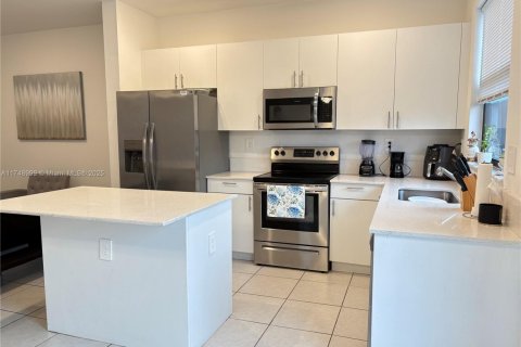 Townhouse in Homestead, Florida 3 bedrooms, 123.37 sq.m. № 1936637 - photo 7