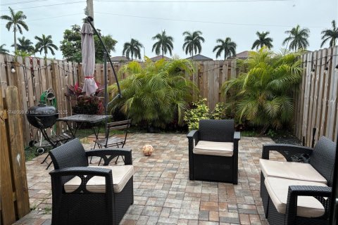 Townhouse in Homestead, Florida 3 bedrooms, 123.37 sq.m. № 1936637 - photo 24