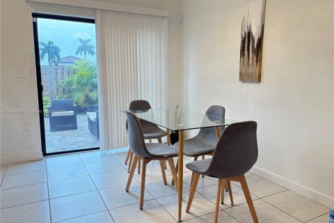Townhouse in Homestead, Florida 3 bedrooms, 123.37 sq.m. № 1936637 - photo 9