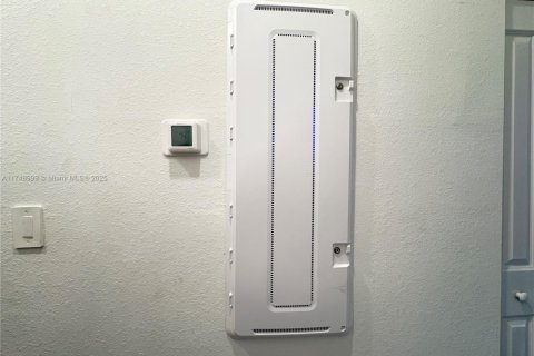 Townhouse in Homestead, Florida 3 bedrooms, 123.37 sq.m. № 1936637 - photo 22