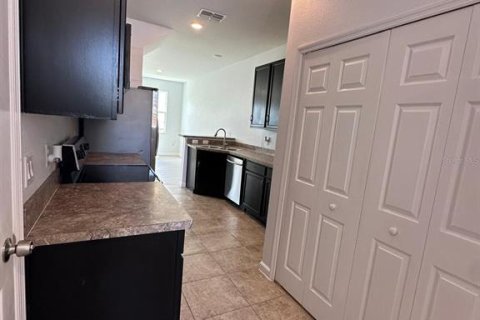 Adosado en alquiler en Davenport, Florida, 4 dormitorios, 150.5 m2 № 1915963 - foto 6