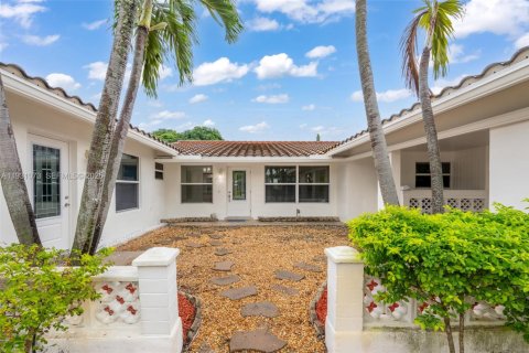 Villa ou maison à louer à Fort Lauderdale, Floride: 3 chambres, 195.09 m2 № 1989966 - photo 2