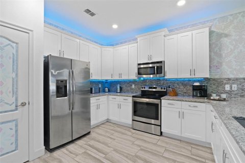 House in Davenport, Florida 8 bedrooms, 363.15 sq.m. № 1873895 - photo 21