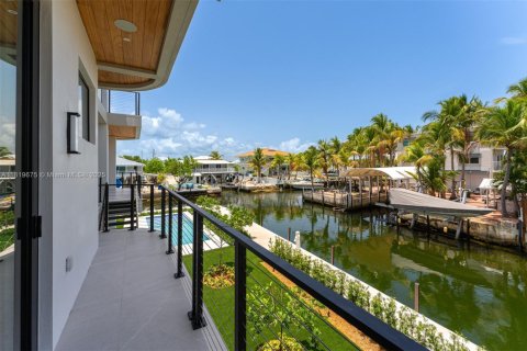 House in Key Largo, Florida 5 bedrooms, 415.55 sq.m. № 1799209 - photo 26