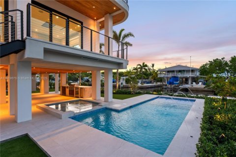 House in Key Largo, Florida 5 bedrooms, 415.55 sq.m. № 1799209 - photo 30