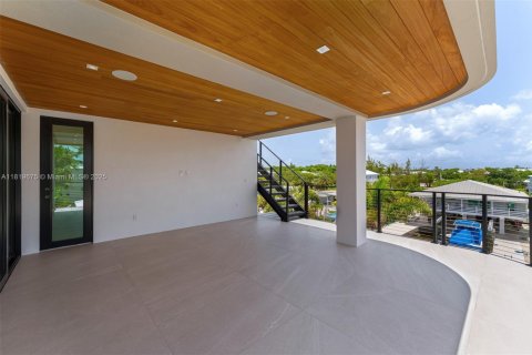 House in Key Largo, Florida 5 bedrooms, 415.55 sq.m. № 1799209 - photo 18