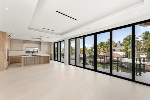 House in Key Largo, Florida 5 bedrooms, 415.55 sq.m. № 1799209 - photo 10