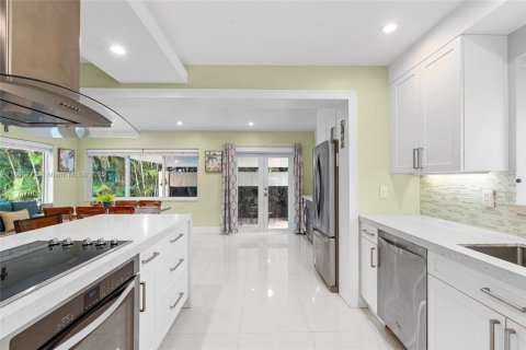 House in South Miami, Florida 3 bedrooms, 152.55 sq.m. № 1766600 - photo 18