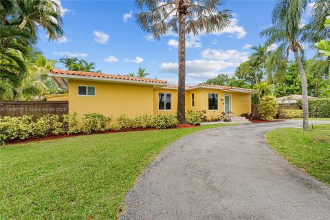 House in South Miami, Florida 3 bedrooms, 152.55 sq.m. № 1766600 - photo 1
