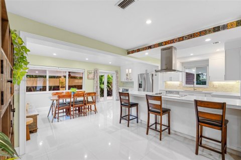 House in South Miami, Florida 3 bedrooms, 152.55 sq.m. № 1766600 - photo 11
