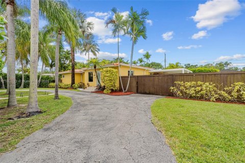 House in South Miami, Florida 3 bedrooms, 152.55 sq.m. № 1766600 - photo 3
