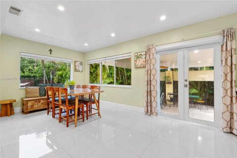 House in South Miami, Florida 3 bedrooms, 152.55 sq.m. № 1766600 - photo 13