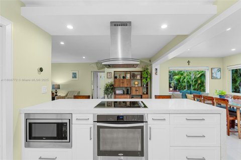 House in South Miami, Florida 3 bedrooms, 152.55 sq.m. № 1766600 - photo 20