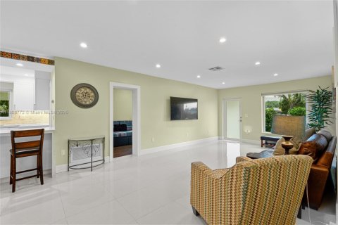 House in South Miami, Florida 3 bedrooms, 152.55 sq.m. № 1766600 - photo 10