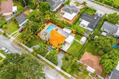 House in South Miami, Florida 3 bedrooms, 152.55 sq.m. № 1766600 - photo 5