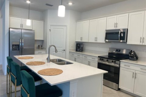 House in Venice, Florida 4 bedrooms, 189.06 sq.m. № 2166504 - photo 8