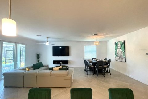 House in Venice, Florida 4 bedrooms, 189.06 sq.m. № 2166504 - photo 11