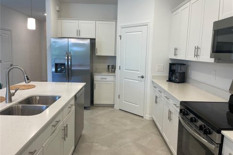 House in Venice, Florida 4 bedrooms, 189.06 sq.m. № 2166504 - photo 9