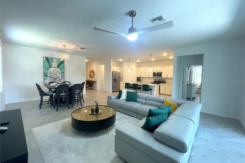House in Venice, Florida 4 bedrooms, 189.06 sq.m. № 2166504 - photo 13