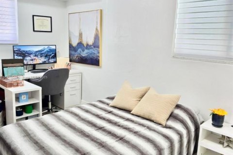 Casa en venta en Hialeah, Florida, 4 dormitorios, 144.93 m2 № 1953919 - foto 18