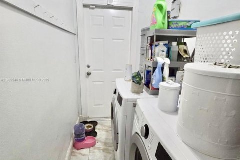 Casa en venta en Hialeah, Florida, 4 dormitorios, 144.93 m2 № 1953919 - foto 7