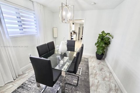 Casa en venta en Hialeah, Florida, 4 dormitorios, 144.93 m2 № 1953919 - foto 9