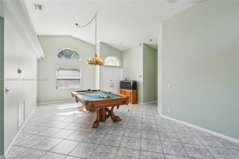 House in Coral Springs, Florida 4 bedrooms, 172.24 sq.m. № 1768882 - photo 14