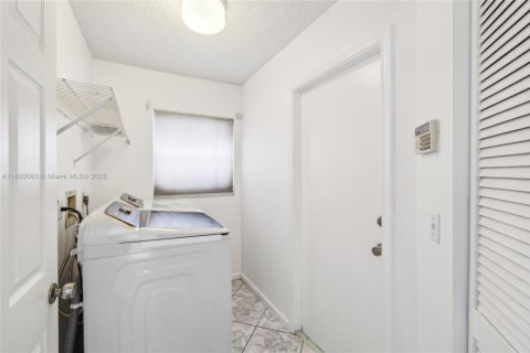 House in Coral Springs, Florida 4 bedrooms, 172.24 sq.m. № 1768882 - photo 22