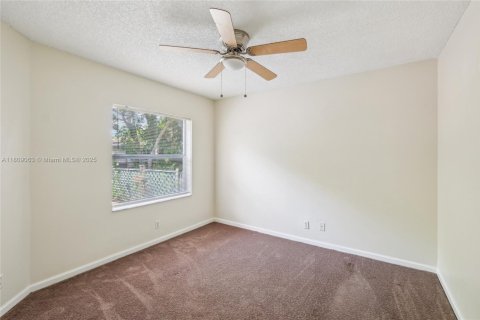 House in Coral Springs, Florida 4 bedrooms, 172.24 sq.m. № 1768882 - photo 25