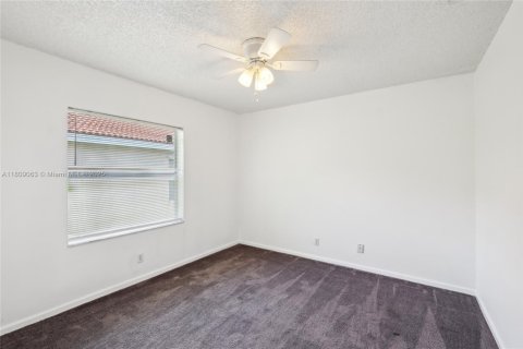 House in Coral Springs, Florida 4 bedrooms, 172.24 sq.m. № 1768882 - photo 29